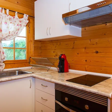 Wood House * קמפוס